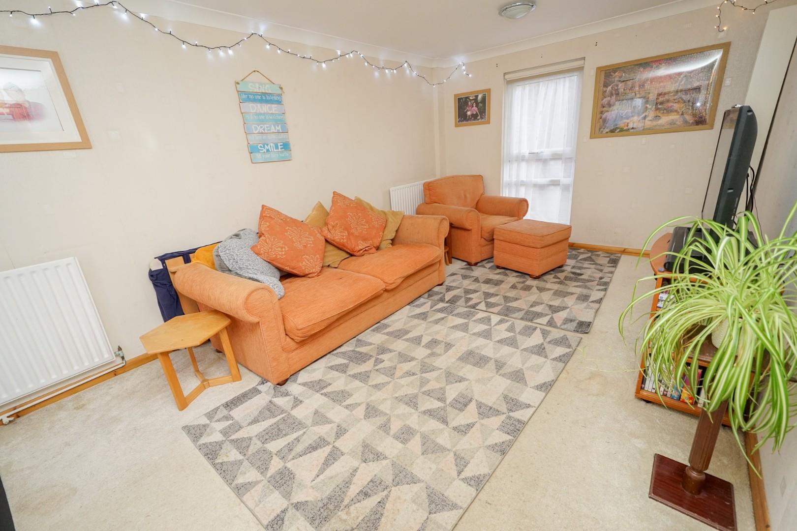 Meadow Way, Leighton Buzzard Quarters Estate Agents